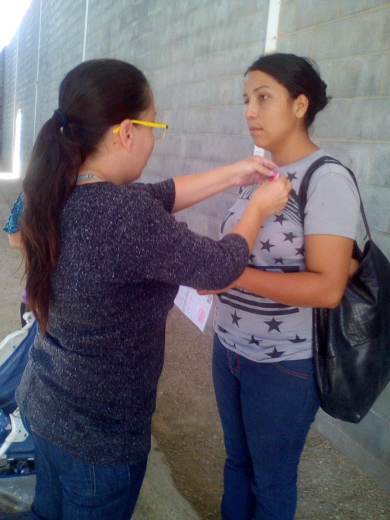 judtita's tweet photo. ONMPRI Hidalgo informando a las mujeres #Luchacontracáncermama.   Visita en Villa Unión e Ignacio Valencia La política es para transformar avancemos en nuestro Municipio el PRI presente @ONMPRIDurango @AlyGamboa @EnriqueBenitezO @SugheyTorresR @MarthaAAlanis @CDE_PRI_Durango https://t.co/YS6t0Zi31p