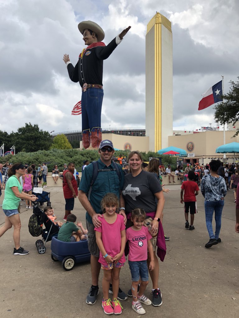 CharlotteDTodd's tweet photo. Fun at the State Fair. 😃#lovebeingmimiandpops #makingmemories #blessed https://t.co/9q7lShJXWq