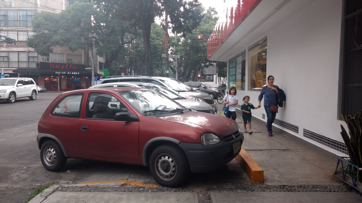 jimmyarq_'s tweet photo. hola @betotok y @GerardoBaezP  adalid y Mancera, 03020, recorrieron guarnición #banqueta y convirtieron en #estacionamiento ¿podrian recuperarla a favor del #peaton?@su_cdmx @SOBSECDMX @Claudiashein
#cdmx #df #peaton #ciudad #ucscdmx #mexico #dfectuoso #coche #auto #accesibilidad https://t.co/jdWdS7zg3r
