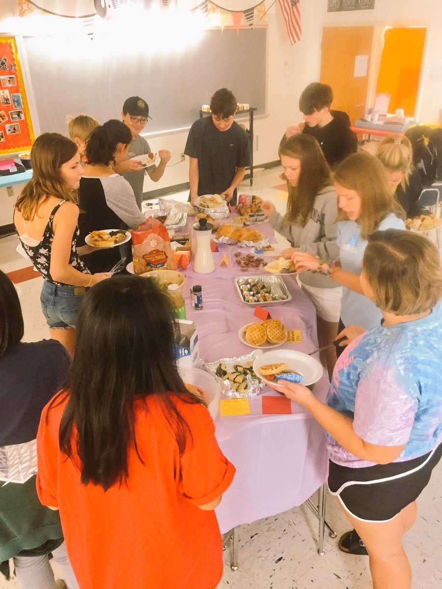 My amazing Freshman Seminar kids concluded an incredible study of culture by, well, eating it. Inaugural Cultural Lunch-ural: ✔️ #thankyouparents #allthefoods #tablesideguac #acps #sel #fsinacps #freminar <a href="/WeAreMonticello/">Monticello Mustangs</a> <a href="/k12albemarle/">AlbemarleCountySchls</a> <a href="/RickVrhovac/">Rick Vrhovac</a> <a href="/MaureenMJensen/">Maureen Jensen</a> <a href="/jaypthomas/">J</a>
