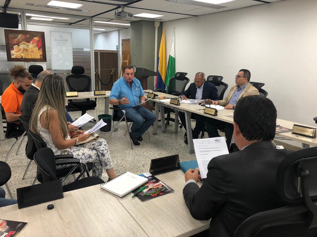 asambleadeant's tweet photo. #Comisiones| Los corporados que integran la comisión agropecuaria se reunieron y continúan avanzando en el análisis de la problemática de #Unilac. Desde la corporación se expresa el compromiso para encontrar soluciones. https://t.co/AXUJNAK4nJ