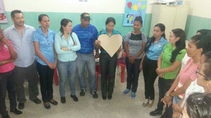redsucre14's tweet photo. Formándonos para nuestros jovenes y adolescentes. Docentes del @LiceoCantarrana #Sucre activos y motivados para este año escolar 2018 – 2019 @karsanc @prensazees @BerlianaMarquez @mppeducacion @RosangelaOrozco @GipsyGastello @MPPEDUCACION https://t.co/ilCNbnL7bA