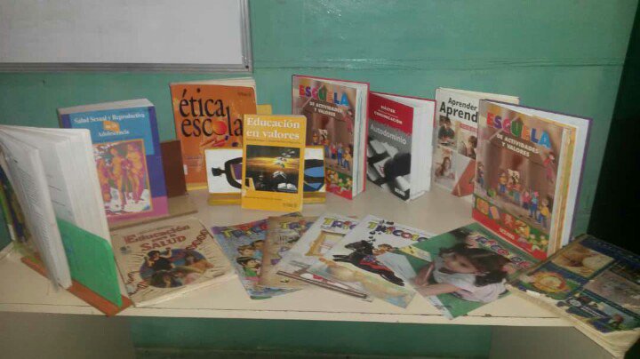 redsucre14's tweet photo. Formándonos para nuestros jovenes y adolescentes. Docentes del @LiceoCantarrana #Sucre activos y motivados para este año escolar 2018 – 2019 @karsanc @prensazees @BerlianaMarquez @mppeducacion @RosangelaOrozco @GipsyGastello @MPPEDUCACION https://t.co/ilCNbnL7bA