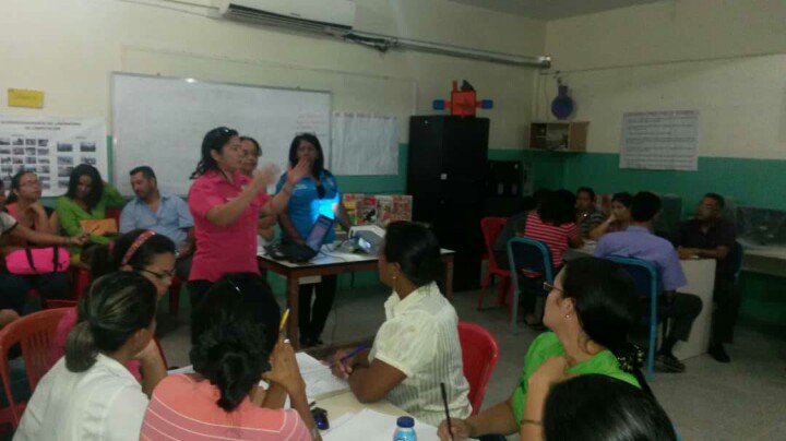 redsucre14's tweet photo. Formándonos para nuestros jovenes y adolescentes. Docentes del @LiceoCantarrana #Sucre activos y motivados para este año escolar 2018 – 2019 @karsanc @prensazees @BerlianaMarquez @mppeducacion @RosangelaOrozco @GipsyGastello @MPPEDUCACION https://t.co/ilCNbnL7bA