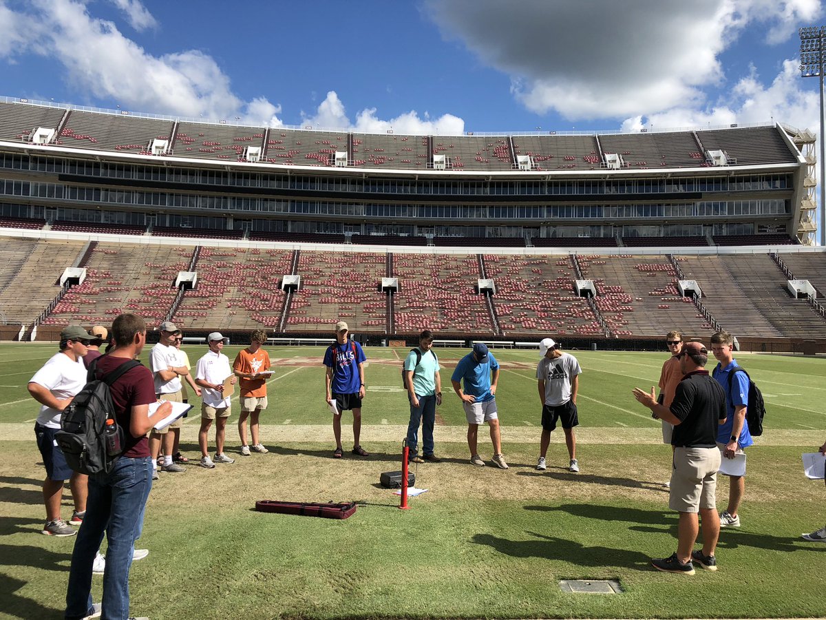 TurfBlade's tweet photo. Great #turf #intro lab measuring Scott Field with @msudawg2004. Thanks for the hospitality! #MSturf https://t.co/3hllS59D5l