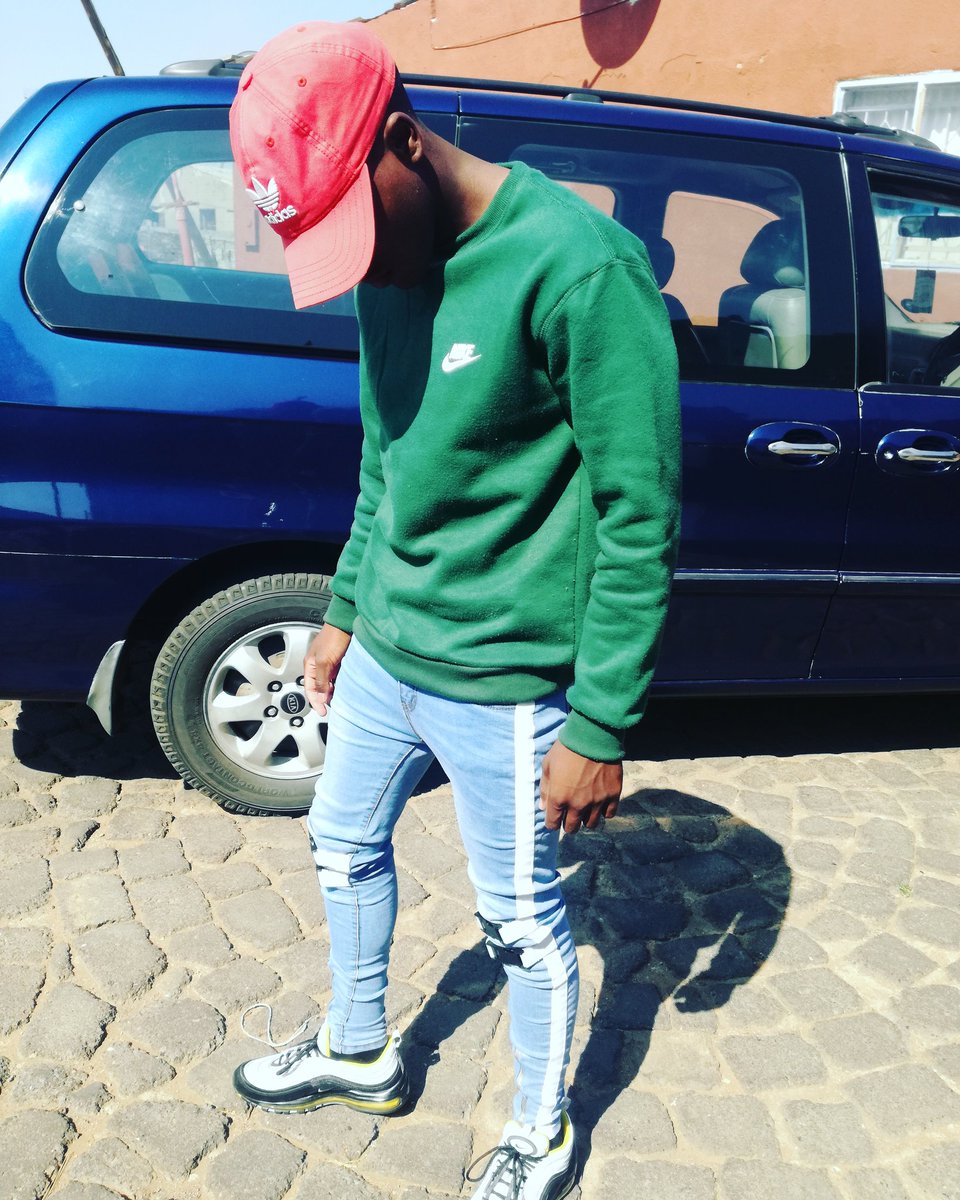 johnsons_mac's tweet photo. I capture a picture,the caption describes how capricious I am🔥🔥🔥
@macc_geee https://t.co/0R6zYjffkq