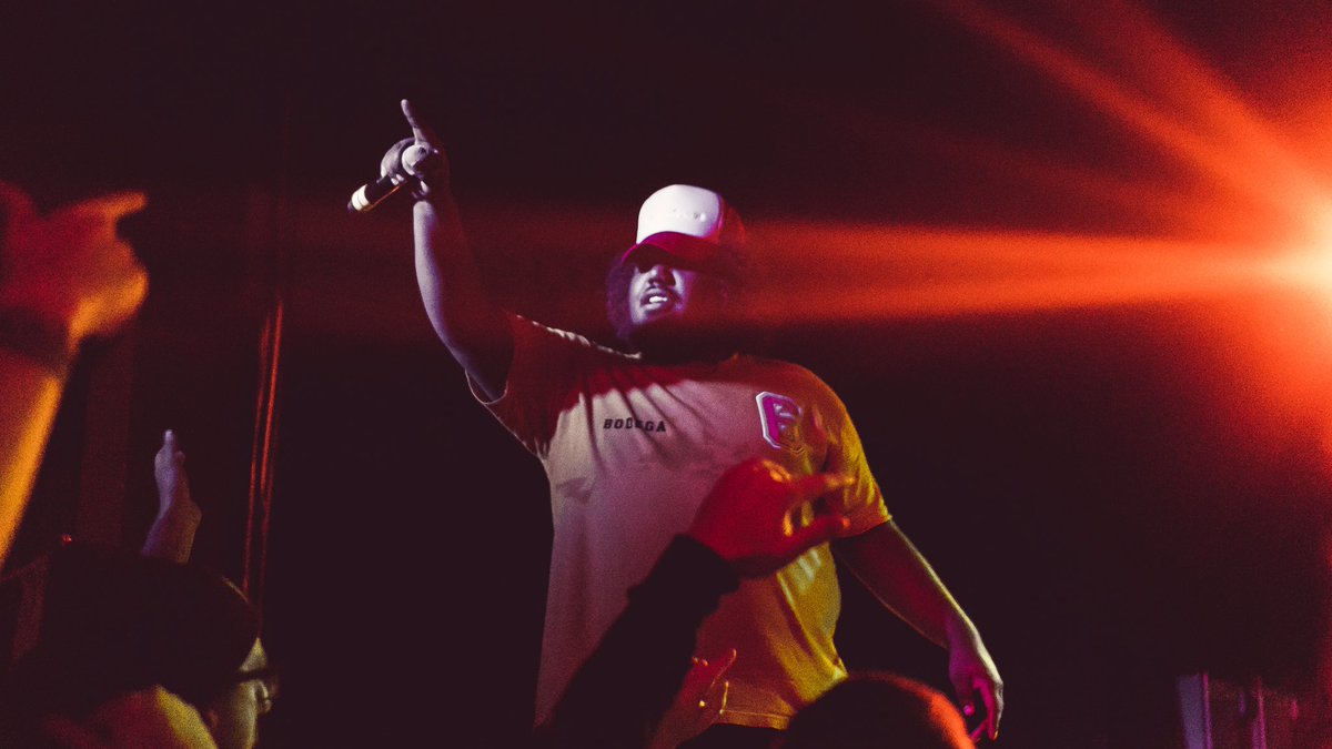 ChaptersAlumni's tweet photo. Christmas came early this past weekend. 
•
•
📸: James Lowery 
•
•
#pdx #pdxevents #concerts #hiphop #rapmusic #photography #livemusic #michaelchristmas #rolemodelthetour #chaptersalumni https://t.co/X4VCEkSmrU