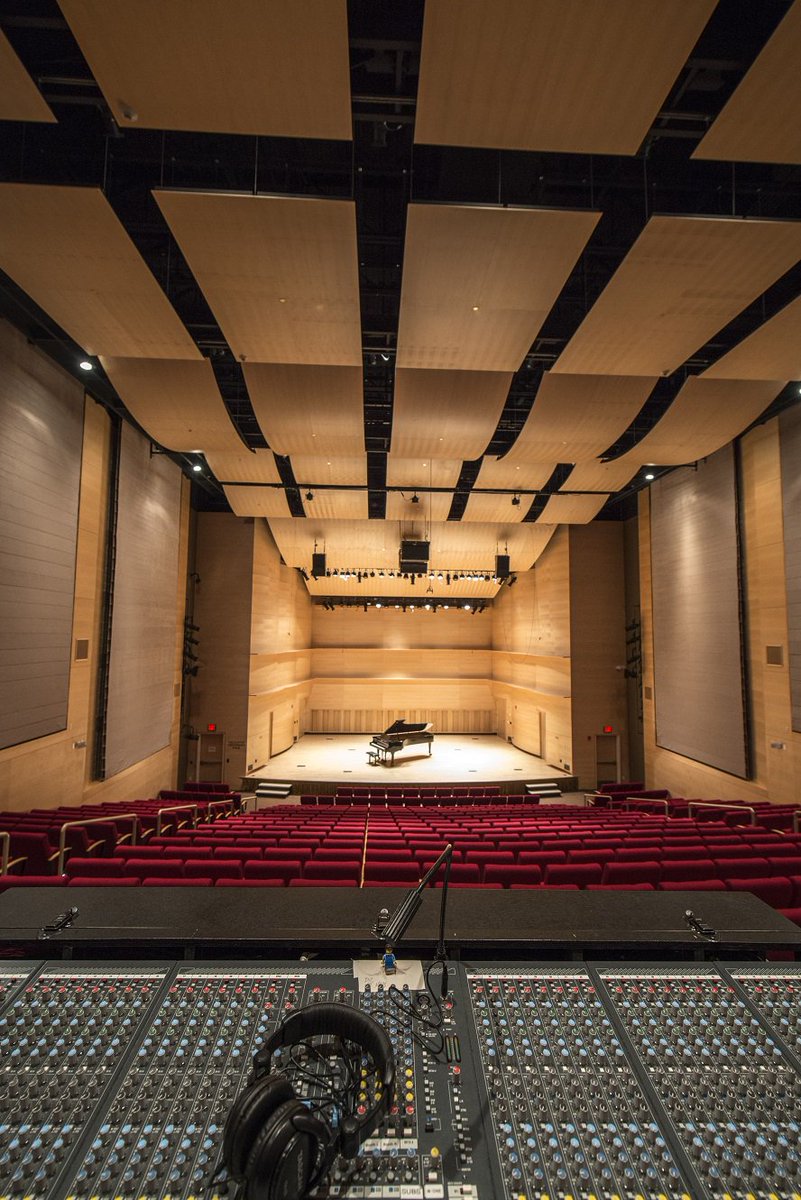AUAlumnewsnotes's tweet image. Adelphi Spirit Weekend is 3 days away! Join the Women&apos;s Giving Circle for Long Island’s best “Sweets and Treats” before the proud presentation of Adelphi University’s Best of Broadway: Razzle Dazzle – A Kander and Ebb Musical Celebration.  #AdelphiSpiritWeekend #AdelphiAlumni
