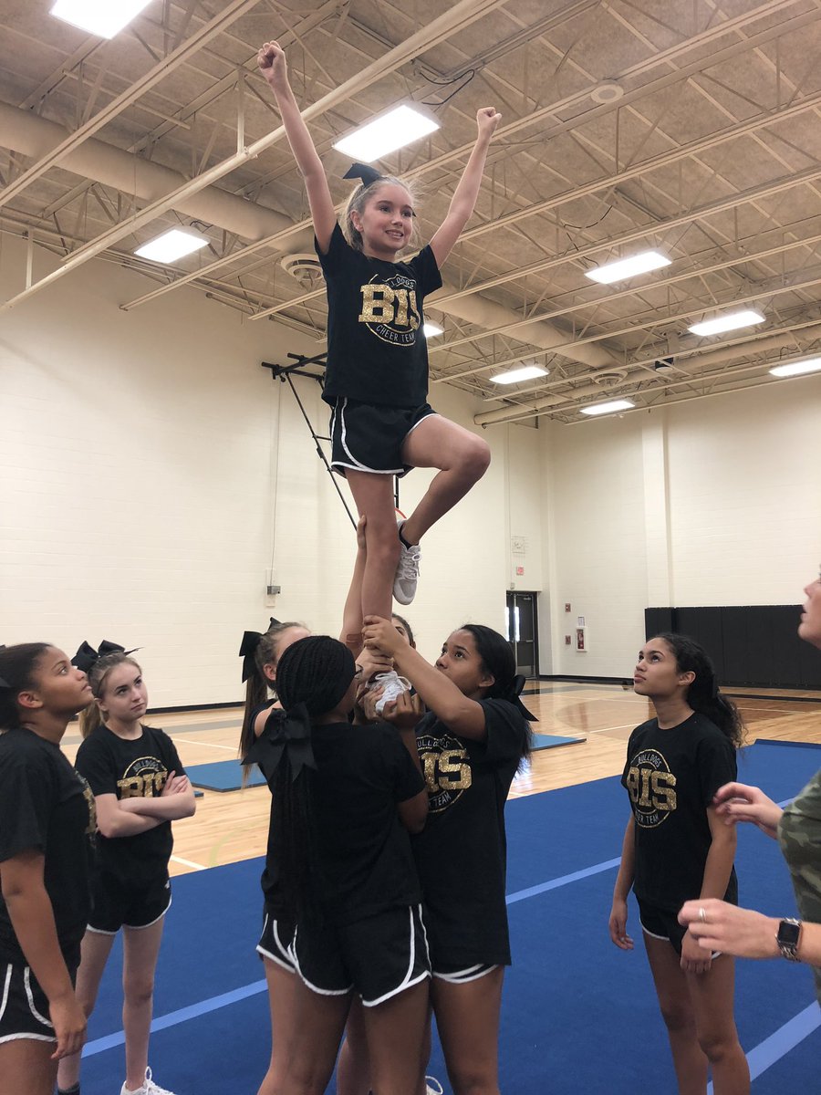What’s better than new mats?? Hitting a new stunt!! So proud of these girls🖤💛 #BIScheer #bulldogs