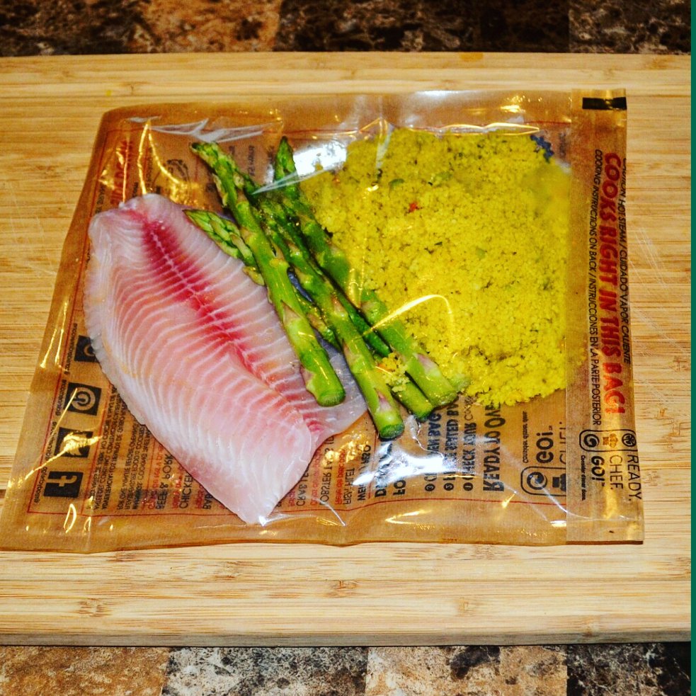 nurse_shannan's tweet image. Check out my 4 minute meal #readychefgobagTailapiaCouscous &amp;amp; Asparagus! We love the way it turned out. #ReadyChefGo bag. 🙆 #dinnerisdone
 Try these innovative cooking bags out for yourself visit @considerdinnerdone
readychefgobags.com
#Sponsored  #GrillingBags #Foodie