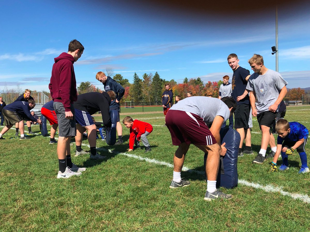 MTBLUE_FB's tweet photo. Thanks to our K-2 Future Cougars, Varsity Volunteers and Coaches for a great clinic on Saturday! #FutureCougars #CougarPride https://t.co/4Zwal4vSod