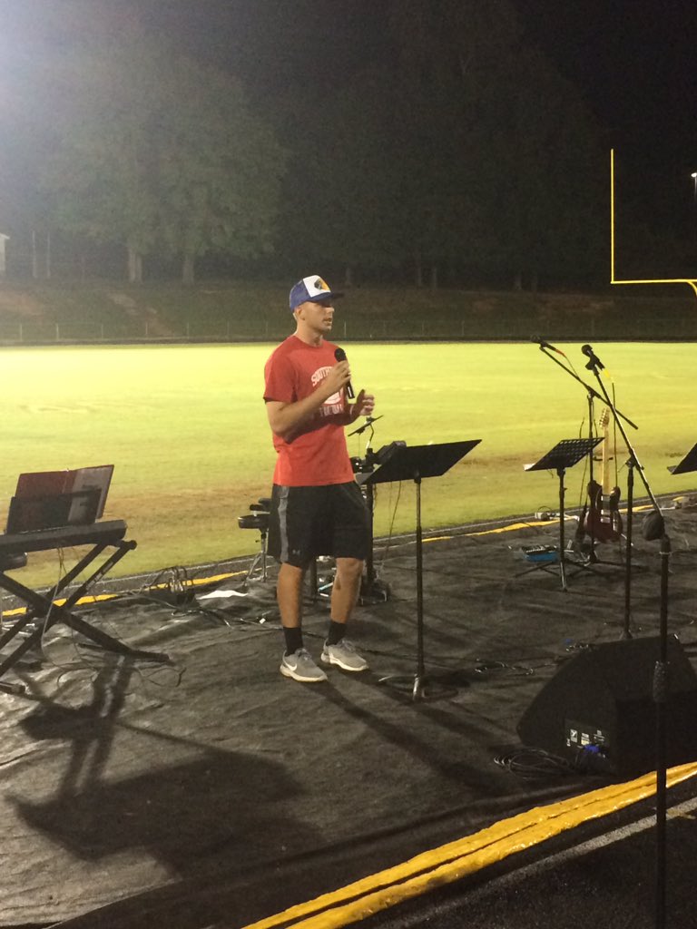 SAFB_Devo's tweet photo. What a great night of fellowship, testimony, prayer, praise and worship with #FieldsOfFaith at Southern tonight. So proud of our FCA leaders that spoke and gave a message tonight. To God be the glory. #SAHS https://t.co/3ranVr4yn7