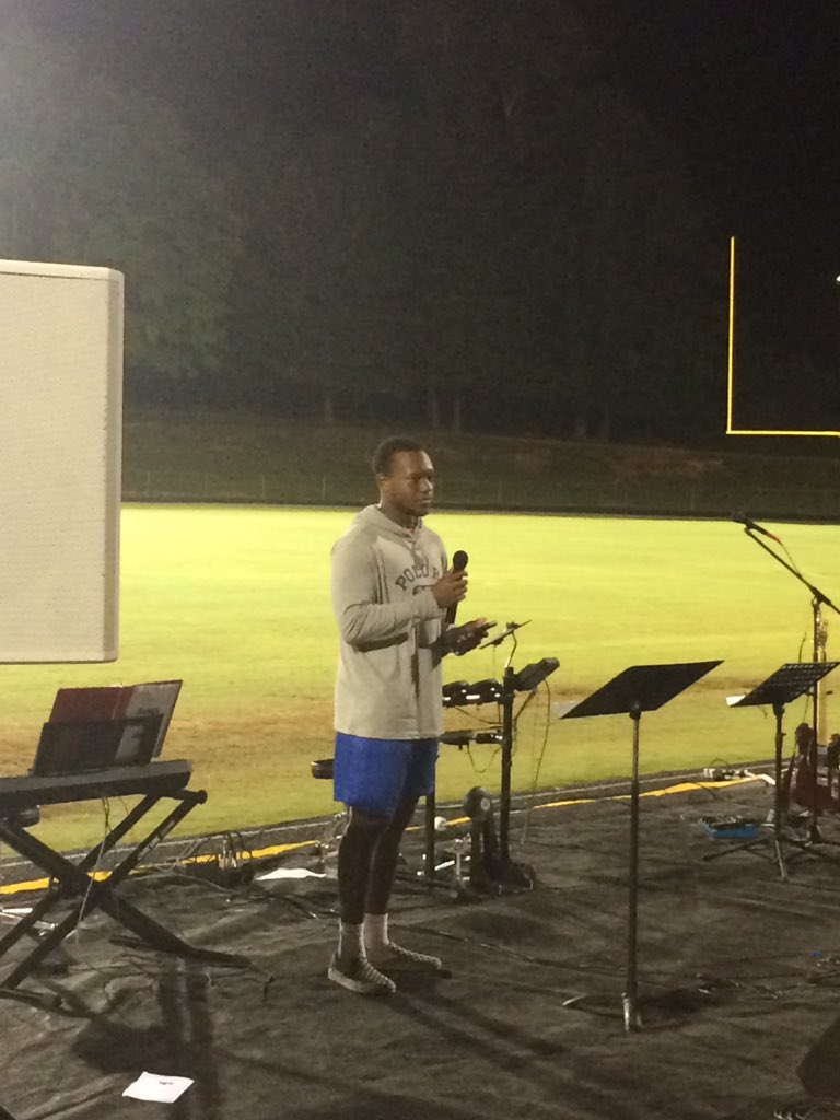 SAFB_Devo's tweet photo. What a great night of fellowship, testimony, prayer, praise and worship with #FieldsOfFaith at Southern tonight. So proud of our FCA leaders that spoke and gave a message tonight. To God be the glory. #SAHS https://t.co/3ranVr4yn7