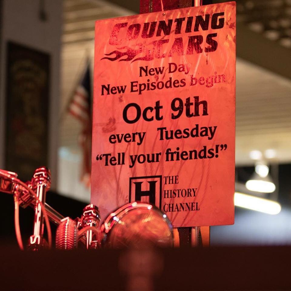 Who will be tuning in tomorrow for ALL NEW episodes to see what us guys at @countskustoms has been up.  You won’t want to miss it! 
#kustomkulture #matrixpaintsystems #kustompaint #countskustoms #lasvegas #ryanatcounts #newepisodes #realitytv #countingcars #kustompainter