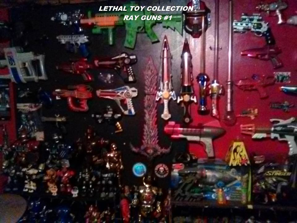 DrMickLethal's tweet photo. #LethalToyCollection Just received the newest addition to my collection, an honest to goodness Retro Tin Raygun, the only thing better is the packaging!😁 @Germantownrunne @sheilasheila58 @BlueelvisEric @justinotherdumm @1shawnster @kstewskisAZ https://t.co/8Cyiqkadk3