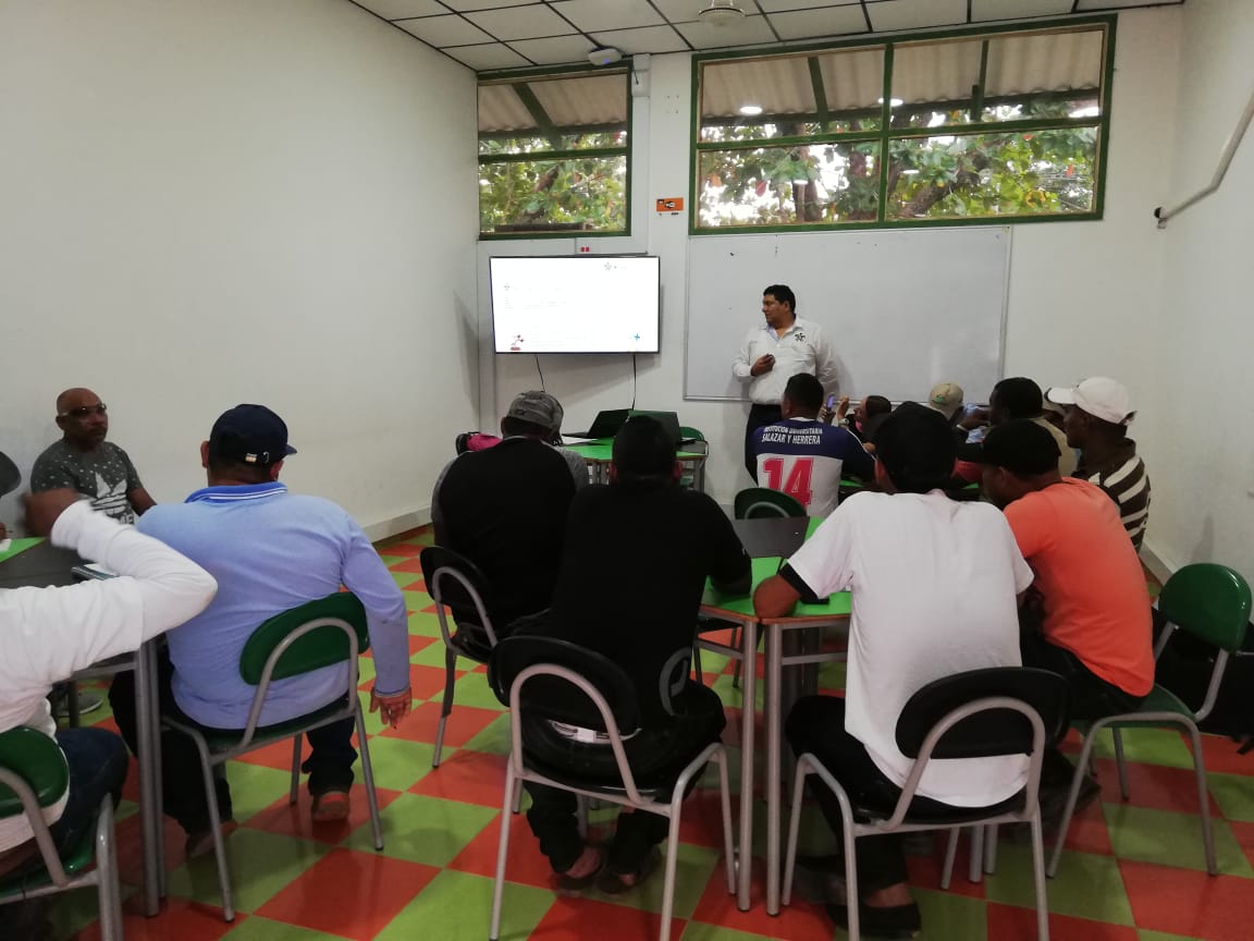 mlindeman09's tweet photo. Realizando sensibilización del proceso e Inducción a la norma "Potabilizar agua de acuerdo con manual técnico" a personal de la empresa Aguas de El Bagre. "Tu experiencia vale el SENA la certifica" @CformaSenacfma @SBDIR_SENACFMA https://t.co/5fZcqOa8nB