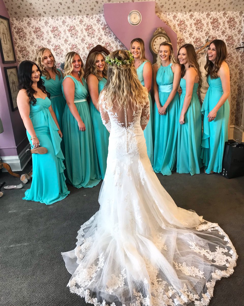 TiffanyMessick3's tweet photo. A few of my favorite pictures from the wedding 💕 https://t.co/ZccTOeLE6a