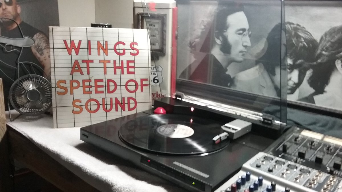 SpindlingVinyl's tweet photo. ⚡#NowPlaying 
Wings At The Speed Of Sound 
such a great soothing album✔
#Wings #PaulMcCartney #music #musicadrenaline #album #vintage #recordcollectors #Periscope #InternetRadio https://t.co/c4xk5N98Z9