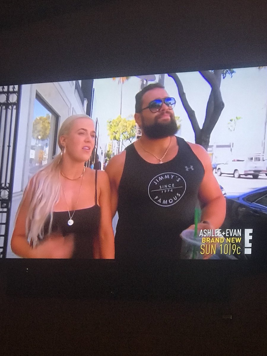 When you’re watching Total Divas and @RusevBUL is wearing a @JimmysSeafood shirt 💪🏽💪🏽 #baltimorefood #heknowswhatsup