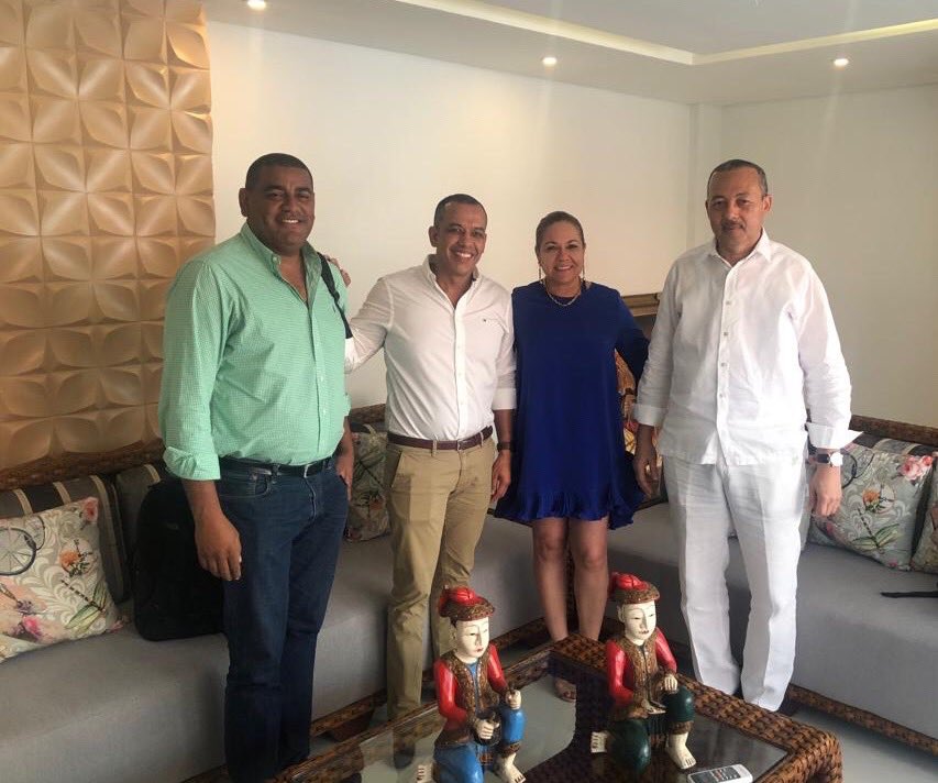 tinasotogo's tweet photo. Planteamos temas para la transformación productiva y competitiva de La Guajira frente a otras regiones, entre ellas la consecución de recursos para el desarrollo del anillo vial y el impulso como eje de desarrollo regional en infraestructura y turismo. @LAGUAJIRAGOB @CerrejonCol https://t.co/vQ5RYCVwBy