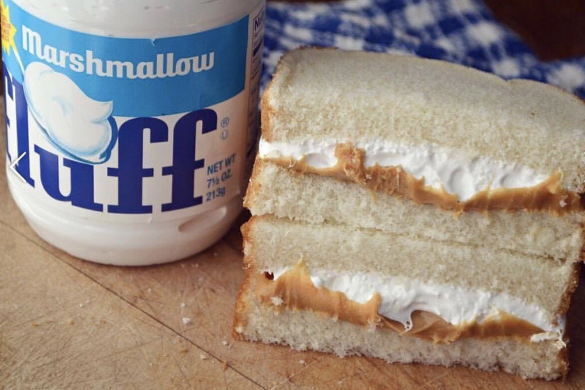 Kerrie72Kr's tweet image. ~ Happy #nationalfluffernutterday tweeters !! I almost missed this one ! One of my favorite ways to have one is grilled...yum !! 👅