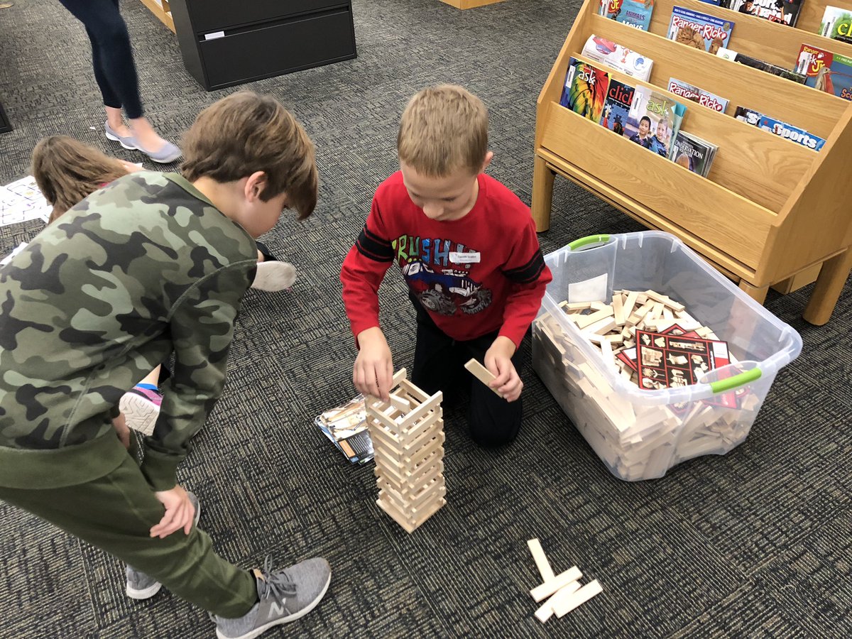 HESlittleVikes's tweet image. Engineers in the making! #makerspacefun #lincolnproud #owatonnaproud