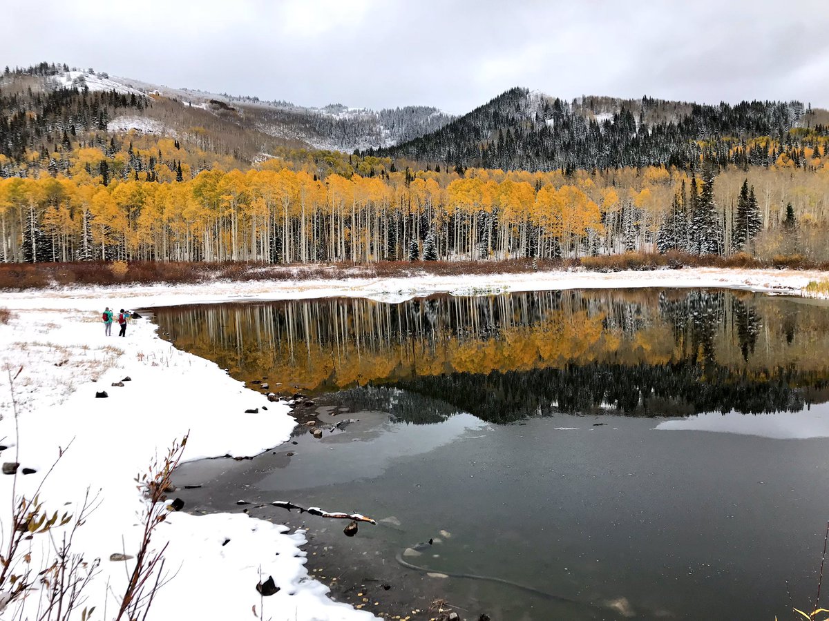 kaneesha77's tweet photo. Utah fall looks a lot like winter sometimes, but my @LLBean family is pretty cute. 💙 #BeanOutsider #LLBeanContest18 https://t.co/MwLlCPZpf1