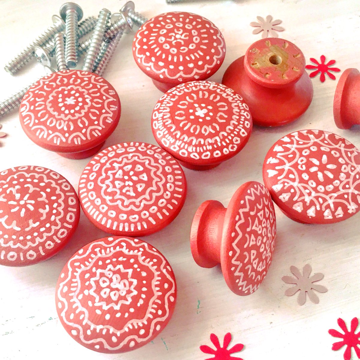 sweep_of_sand's tweet image. What color custom knobs can we make for you? etsy.me/2RCtBiV #customknobs #bohostyle #cottages