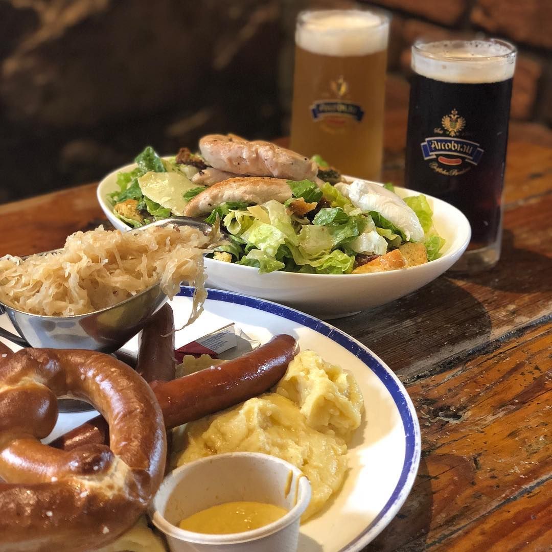 Beer &amp; German food - every day of the week at Hahndorf Inn! Photo by @hkgirlinaus
#hahndorf #hahndorfinn #adelaide #tourismadelaide #germanbeer #beer #food #adelaidehills #restaurantaustralia #germanfood #applestrudel #apfelstrudel #seeaustralia #seesouthaustralia #sausages