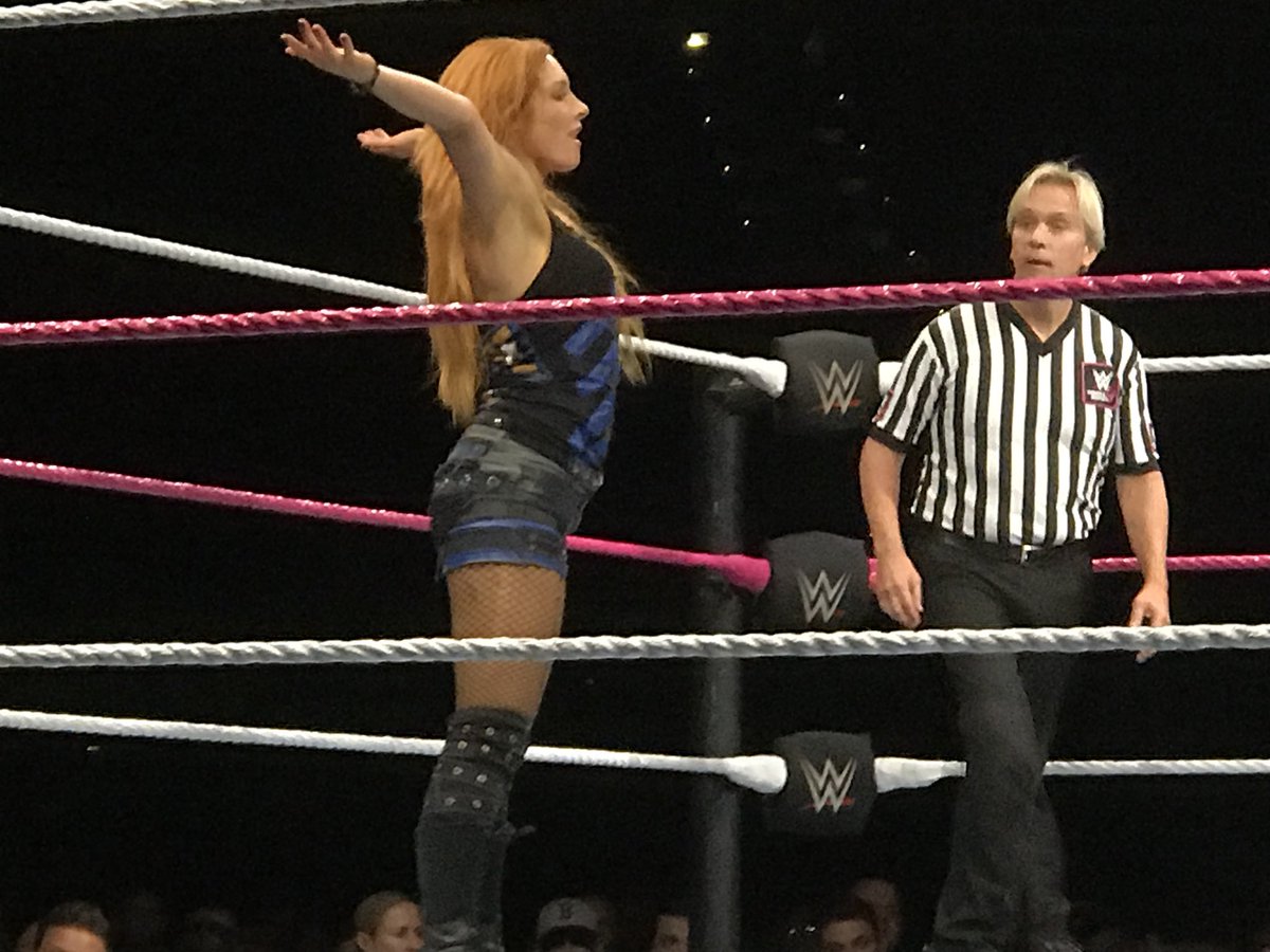 alliewrestles's tweet image. YOUR Smackdown women’s champion!! 🔥 @BeckyLynchWWE #WWELouisville