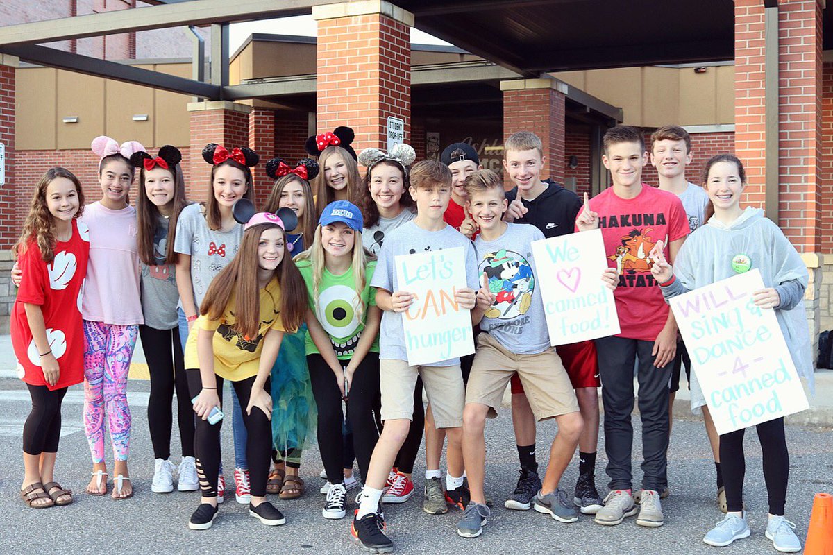 AMS_Yearbook's tweet photo. Reigning champs, this year’s 8th grade class, takes the lead on day one! @the_ams #AMSrocks #SpiritWeek #FoodFeud https://t.co/L7S12qpaoc