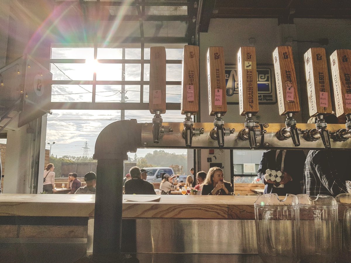 MenManner's tweet image. Long weekend, good weather, craft beer crawls with wide open patios... precious few times like this left in 2018.

With thanks to @ggbeerco!

#HamOnt #craftbeer