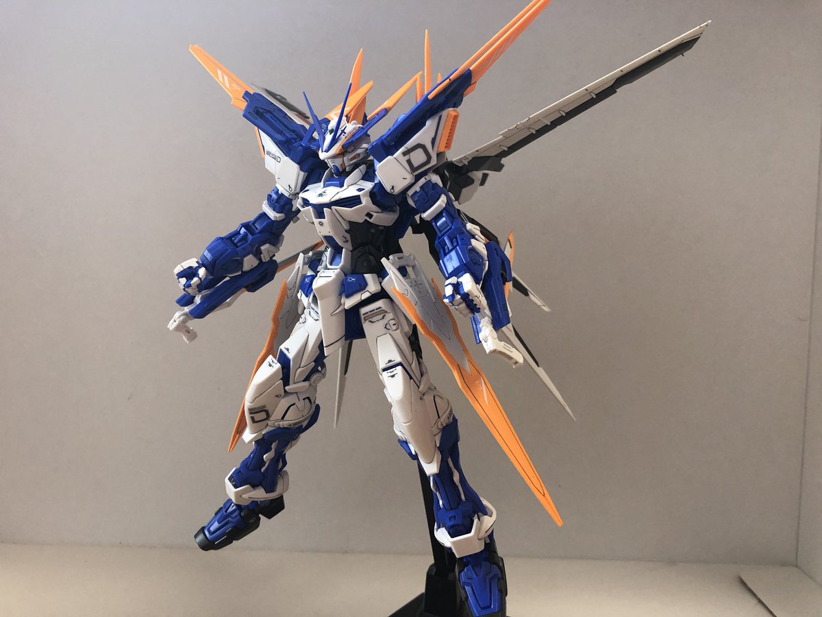 アスタ No Twitter ガンプラの画像貼るとrtされると聞いて Mg ガンダムアストレイブルーフレームd 完成しました エクバ2参戦記念に作りましたが非常にシャープでかっこいいです 青枠にエールストライカーを付けてクアンタ要素の武器を足した機体って感じですね