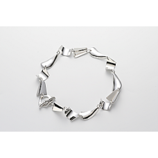 I would love to hear what you think about my "Concert Hall Necklace."

This unique sterling silver necklace has its inspiration from the Los Angeles City skyline, specifically the Walt Disney Concert Hall by renowned architect Frank Gehry.

georgechakiris.com/jewelry/concer…