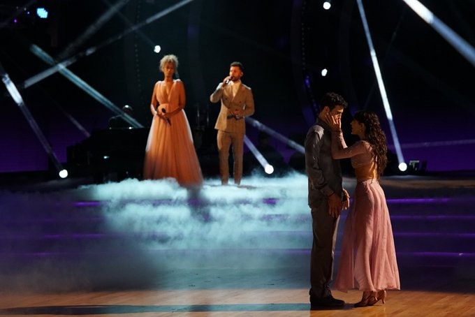 Joe Amabile & Kendall Long - Bachelorette 15 - DWTS - Discussion - Page 9 DpBzwsfVsAEMrd2
