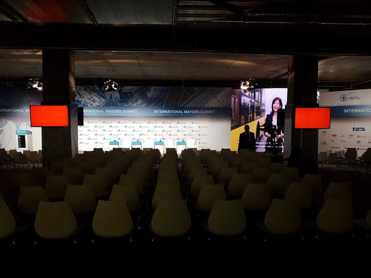 Лічені хвилини відділяють нас від початку Саміту! 😍
Гості вже на місці, спікери готуються до виступів і всі передчувають, що Саміт мерів 2018 стане особливою подією!