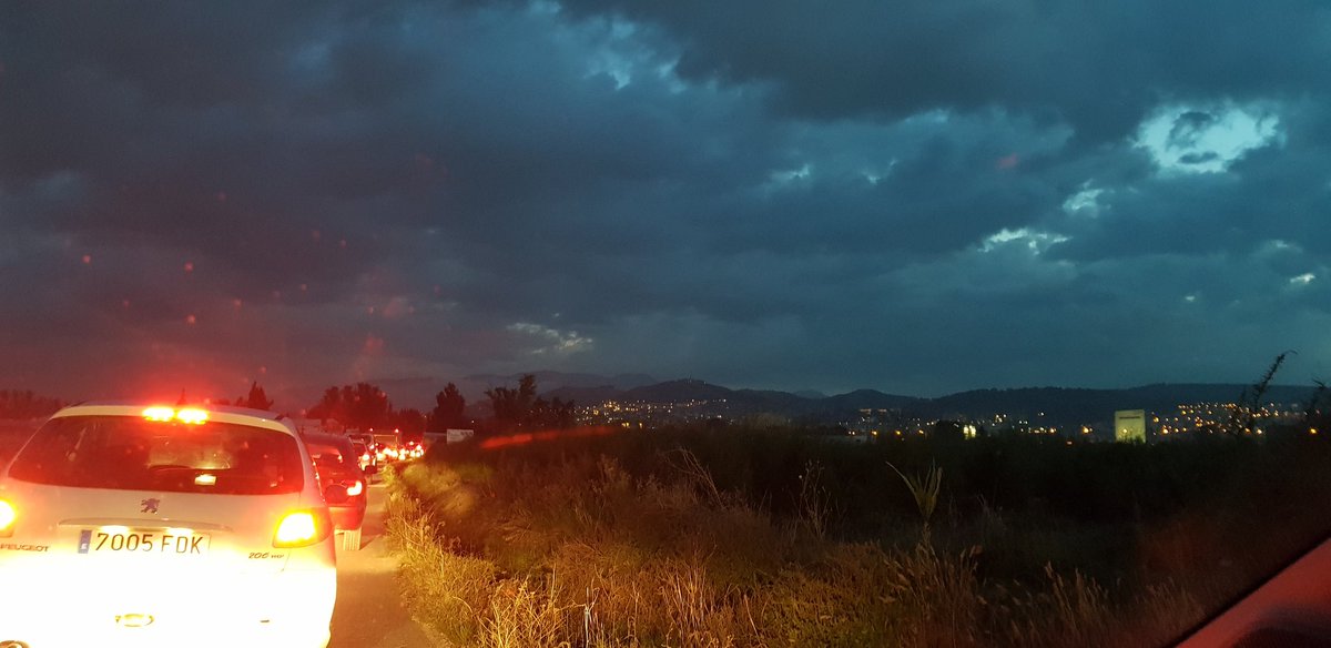 JaviGilabert's tweet photo. Colas todas las mañanas hacia la GR-3303. Ya, desde el Dani. Tiene solución, quizá sólo señalizando bien el cruce.  @dipgra @AytoArmilla @AytoChurriana @aytogr @GerardoArmilla @ANM_Churriana https://t.co/iHH9A9HcAs