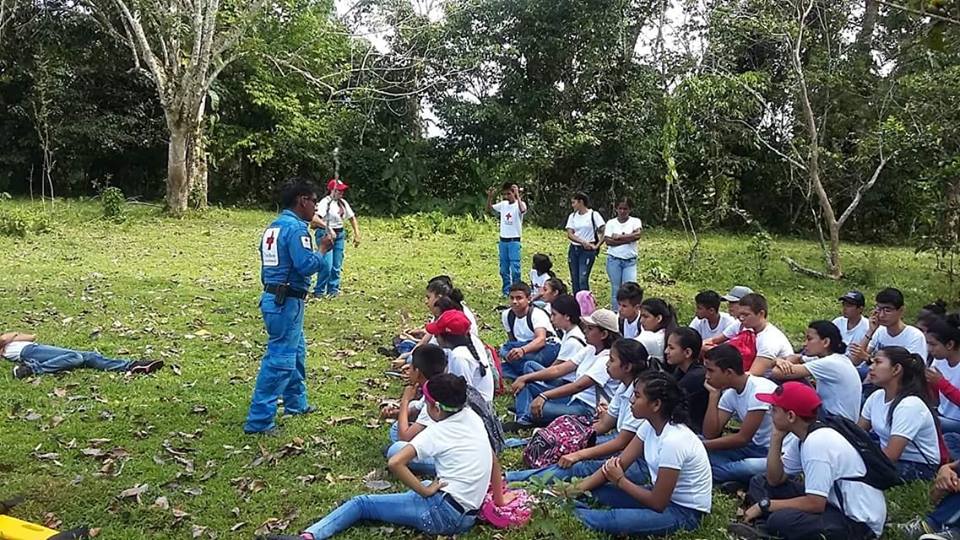 CruzPutumayo's tweet photo. Niños y niñas de la UM Valle del Guamuez aspirantes a voluntarios Juveniles se preparan y ponen en práctica los conocimientos adquiridos durante un proceso de formación orientado a formar seres integrales con todo el #SentidoHumano. https://t.co/mvGiL17rRQ