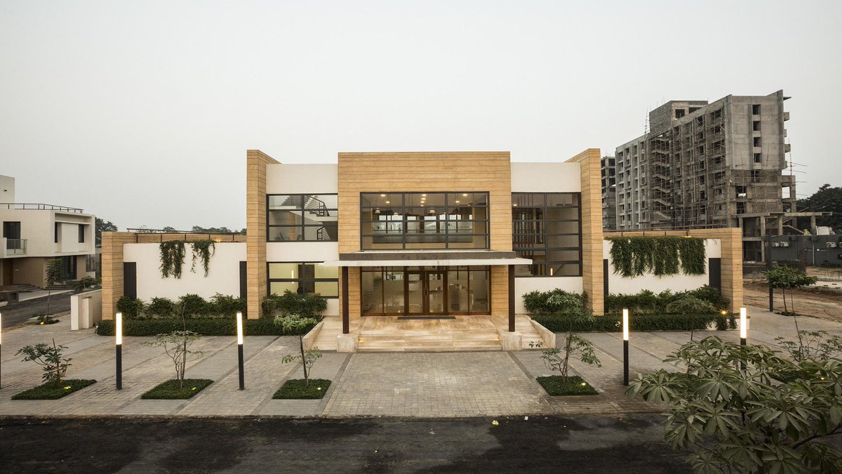sakariya_group's tweet image. Experience the Large &amp;amp; Exclusive #ClubHouse at #SvayamSymphony

Exclusive range of 4 BHK #LuxuriousBungalows with world-class #amenities only at Svayam Symphony, Opp. Madhubhan Resort, #Anand, #Gujarat

Schedule your visit today! Call: 7820009900 &amp;amp; visit bit.ly/2yEI9Ze