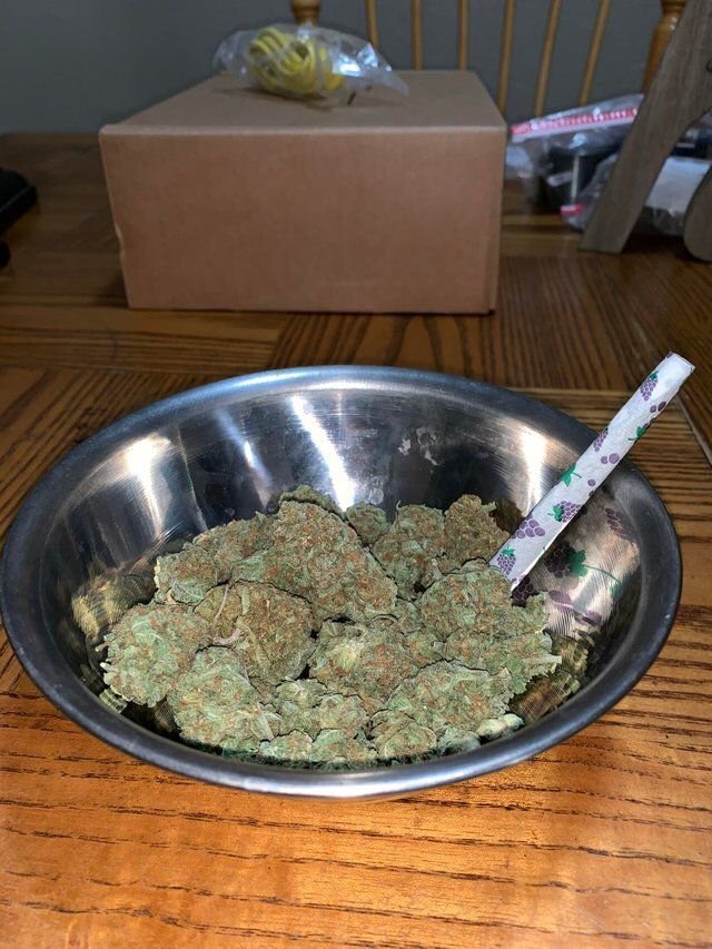 weedzbiz's tweet photo. This makes life spin like hell , so who’s up for some ?? Just hit me up https://t.co/jjyjfqtOPM