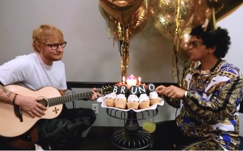   | Ed Sheeran le canta Happy Birthday a Bruno Mars   