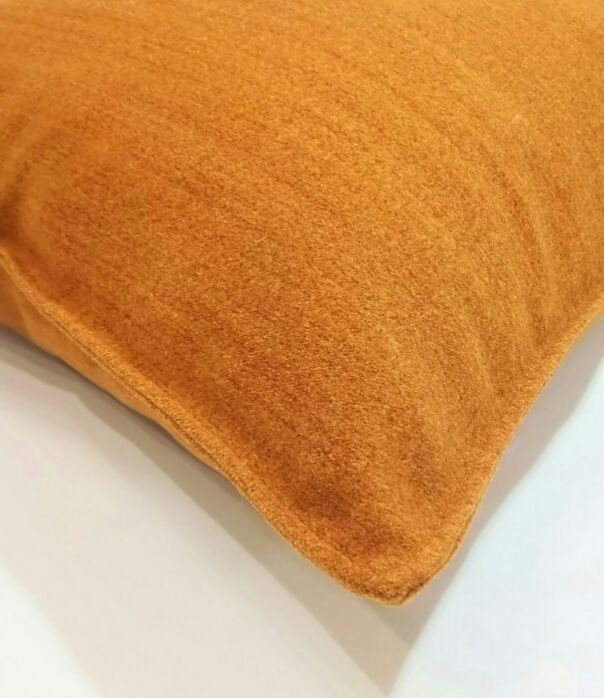 ILLUMS_NAGOYA's tweet photo. 今年のおすすめクッションは #ドイツ の #PROFLAX のクッションカバーです。目のギッシリつまったしっかりとした生地感。ベルベットのような光沢。どれをとっても高品質なアイテムです。上質なソファ空間にしてくれます。
#illums
#イルムス名古屋
#秋冬クッション
#北欧インテリア
#松坂屋名古屋店 https://t.co/sLgZydGlTt