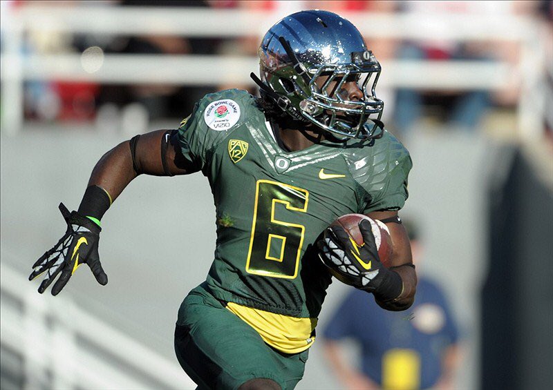 SamAdamsII's tweet photo. Extremely blessed to have received an offer from the University of Oregon! #GoDucks 🦆@OregonGridiron https://t.co/fIaTPg9M2c