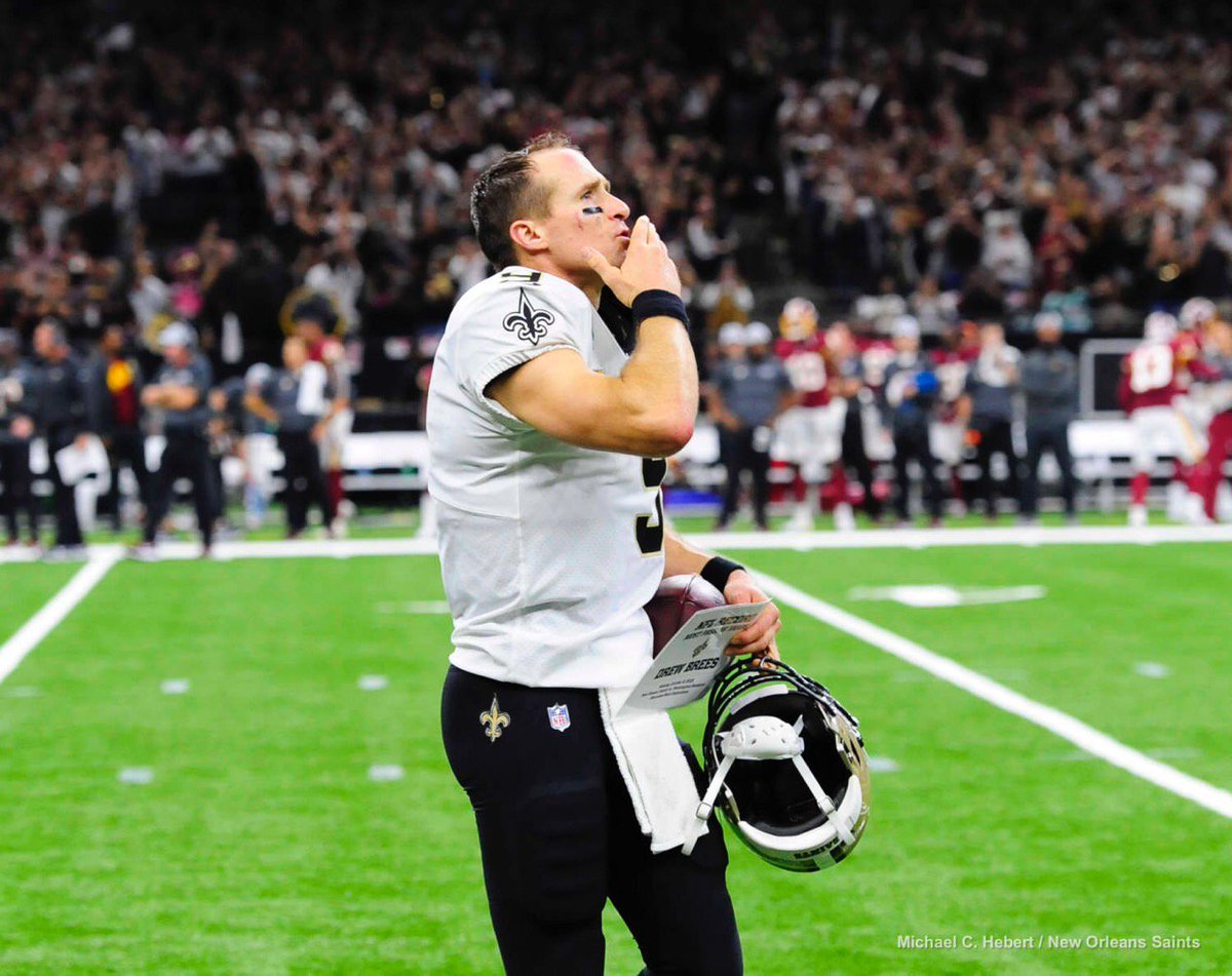 504ever___'s tweet photo. I missed this spectacular moment but my sister said it was completely m9v8ng. What a player, what a teammate, what a man! #DBrees9 #AllTimePassingRecord #WD4L https://t.co/9WGgxHyMYJ