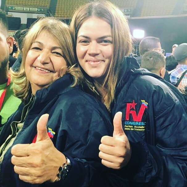 BloqueDeChavez's tweet photo. Monagas en batalla y en victoria. 
Dos Vicepresidentas guerreras de la revolución Bolivariana. 

@yelitzePSUV_ #Vicepresidenta de #Finanzas #PSUV 

@AnaJPSUV #Vicepresidenta de la #región #Monagas #DeltaAmacuro #JPSUV https://t.co/MXCWMgepih
