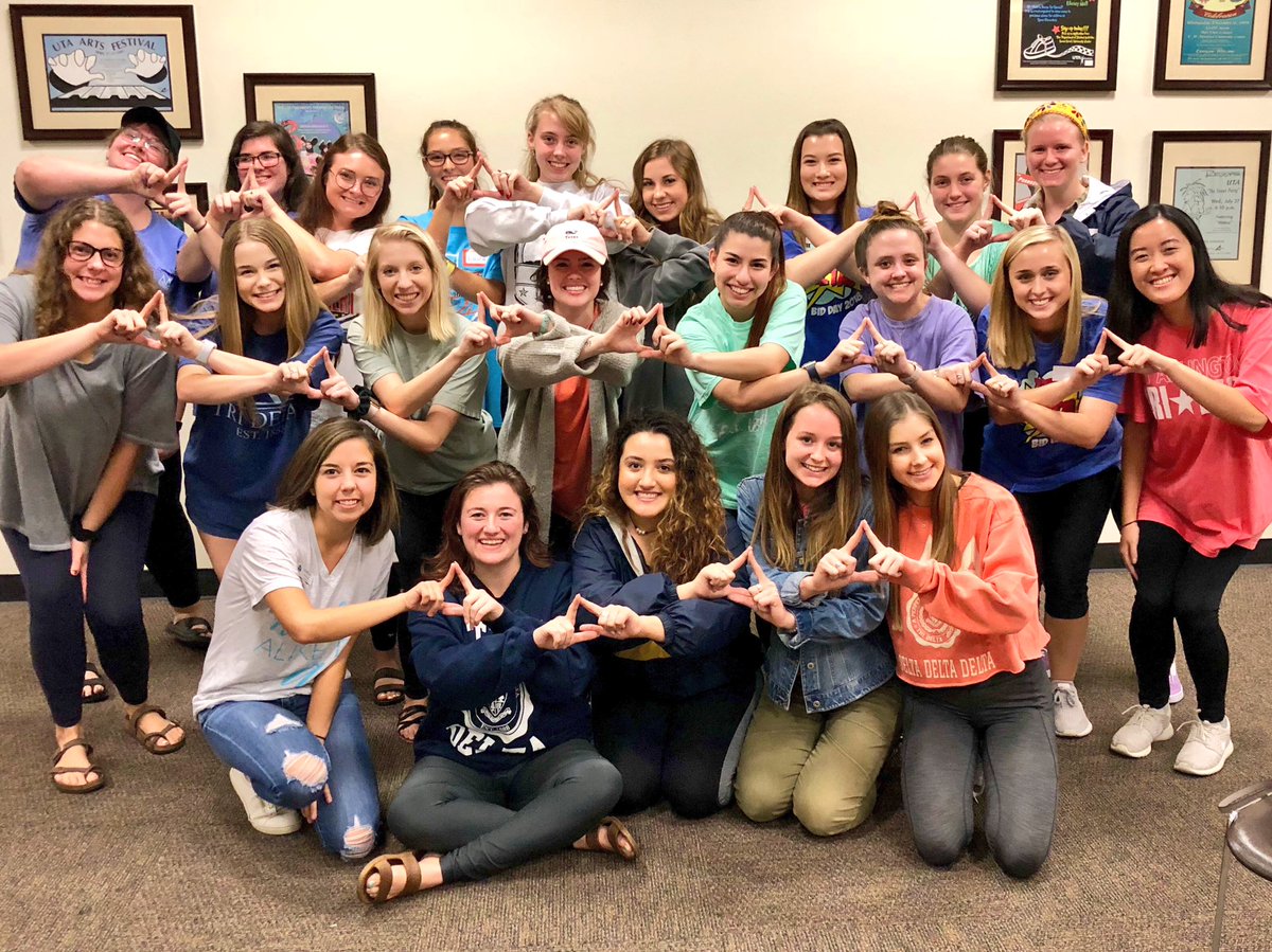 courtneyangwin's tweet photo. My heart is full of gratitude & joy for the opportunity to discuss body image, mental health and societal impacts on young women with the #BraveBoldKIND women from Beta Epsilon Chapter of @TriDelta! #IAm3D #WeAreTriDelta https://t.co/4hVNeVOOyv