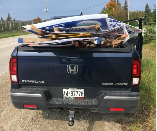AlarSoever's tweet photo. The signs are coming in by the truckload to create the Field for a Brighter Future across from the Foodland. Please come out at noon tomorrow and help plant a sign for a Brighter Future. https://t.co/RmkIm7keqg