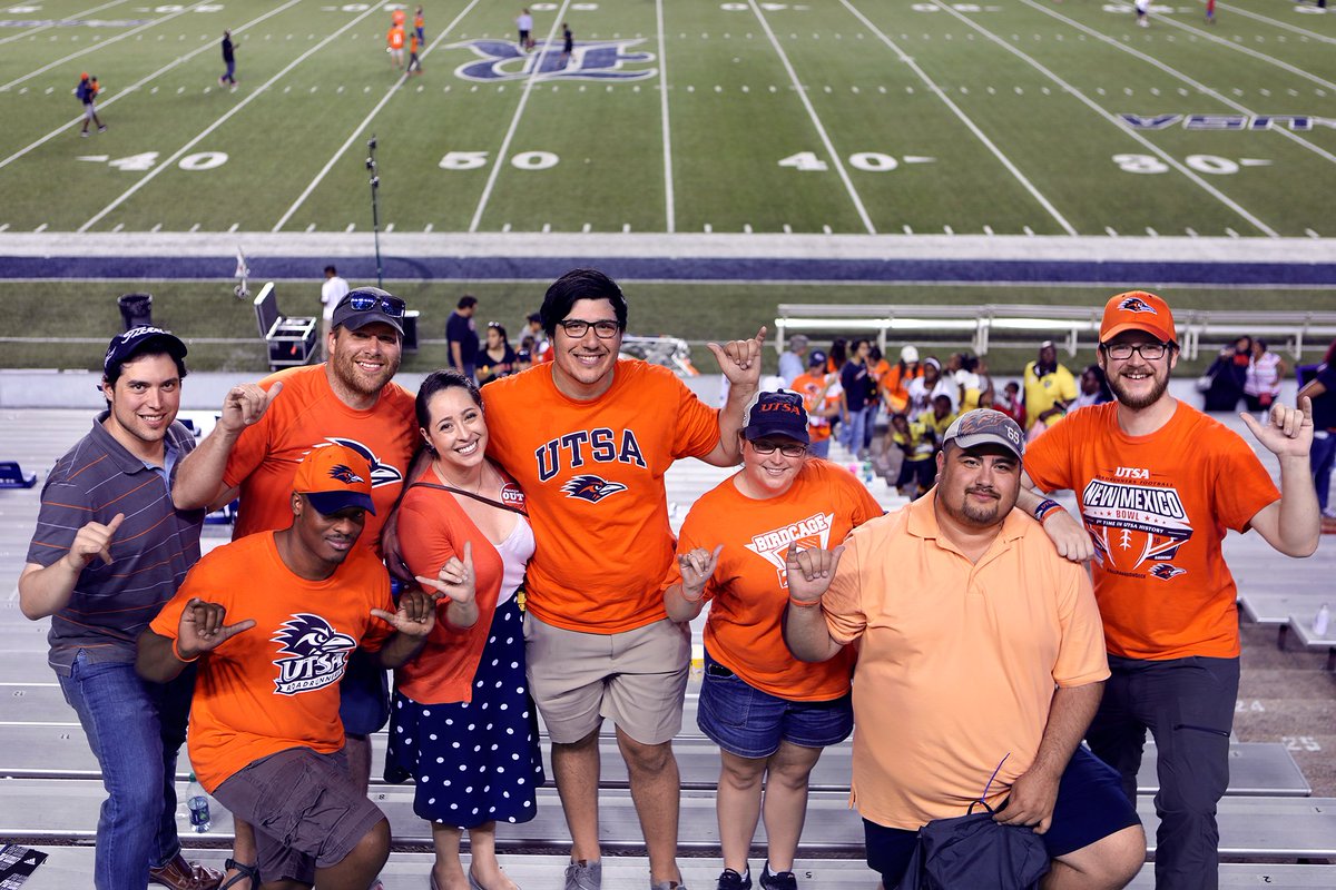 UTSABirdcage's tweet photo. Birdcage road trip vibes... 

#UTSA 20, #Rice 3 https://t.co/eDF9C8UCEL