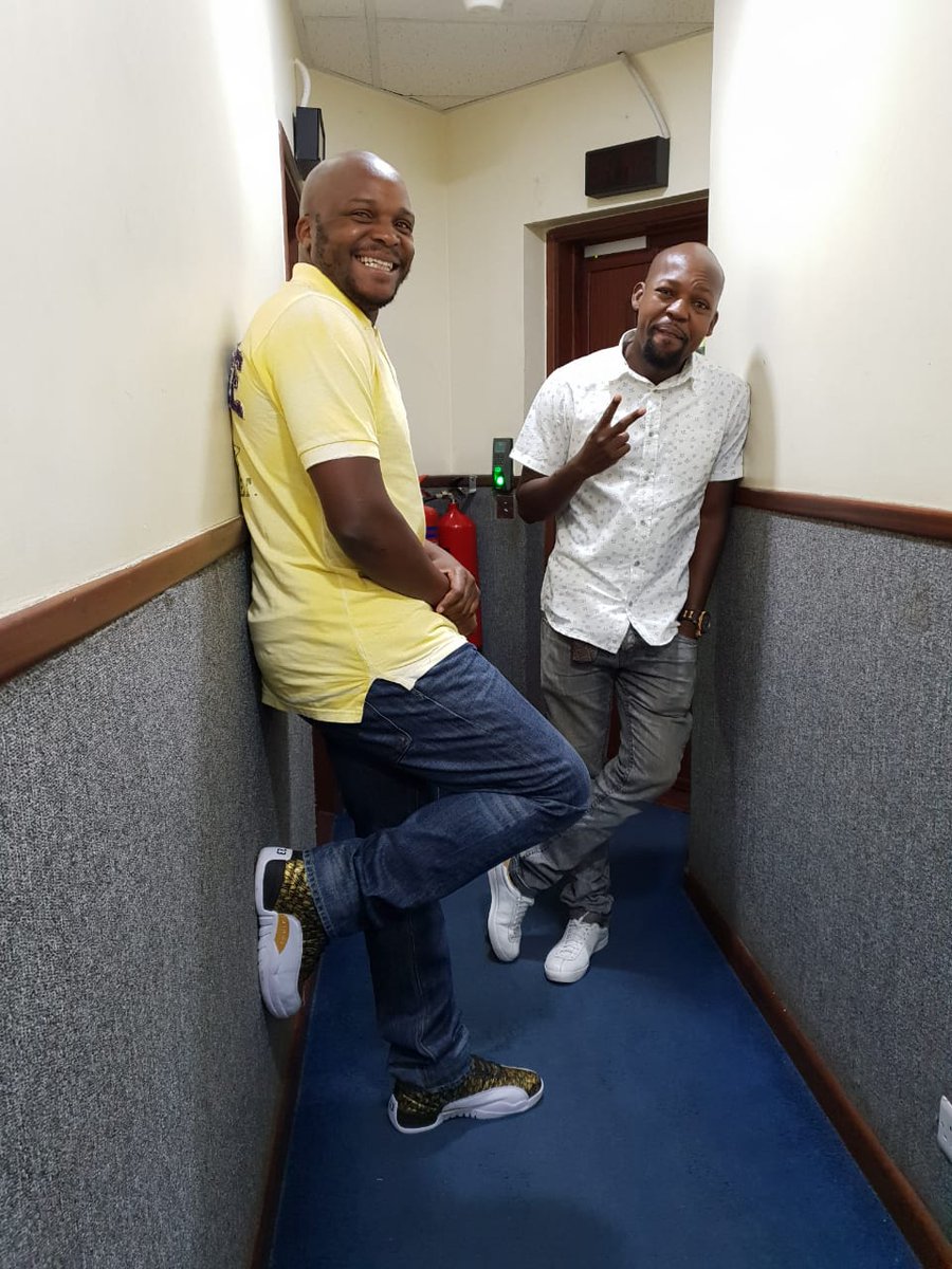 Milele_FM's tweet image. #AlexNaJalas Kauli ya Siku: Usiwe mtu wa kuomba tu chukua muda wako kushukuru Mungu kwa mema aliyokutendea @Alex_Mwakideu @JalangoMwenyewe @marryanne26 @DicksonMpapale @K24Tv #TalkToPD