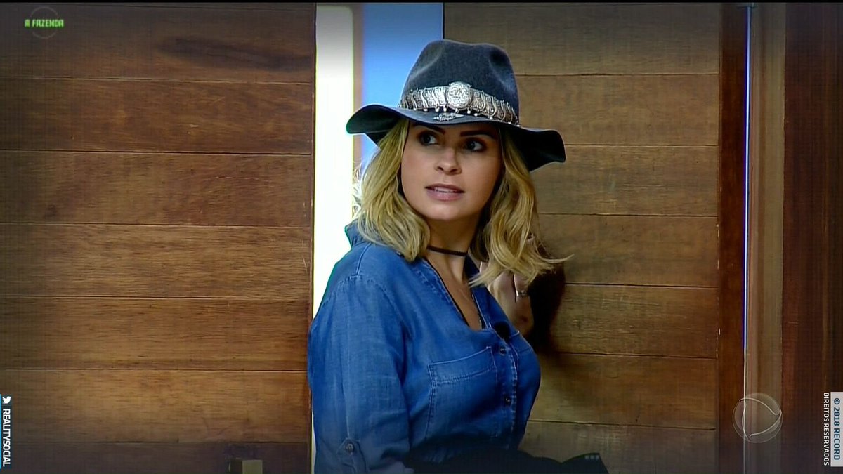 tuitandrey's tweet photo. Se você também não aceita arrogância e prepotência e é #ForaAnaPaula dê rt pra ver quantos somos! #RoçaAFazenda https://t.co/Vuill170YA